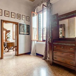 venezia-la-fenice.hotelslidodijesolo.com/